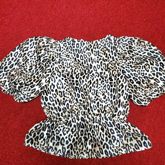 Leopard puff sleeve top - Picture 3 of 9